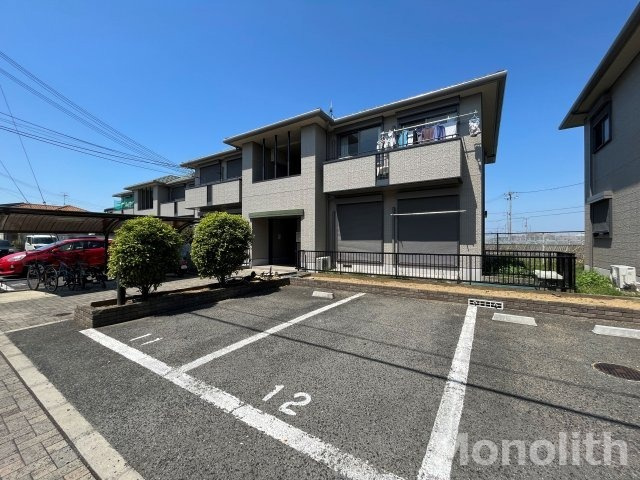 サニーコート半田の駐車場