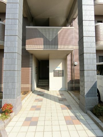 福岡市東区八田１丁目の賃貸マンションのエントランス|エントランス写真
