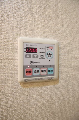 【設備】 | ブリックメゾン金剛 | 浴室乾燥機