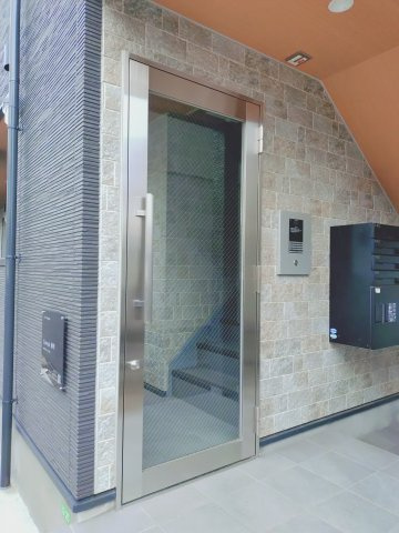 【エントランス】 | Ｃｏｎｔｅｌ湊町 | オートロック付きエントランスです