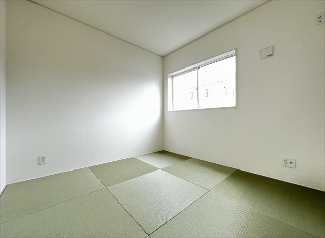 【和室】 | 富士見市下南畑　新築一戸建住宅　全3棟　(志木本店) | LDKと続き間になっているのでベビールームとしても便利。