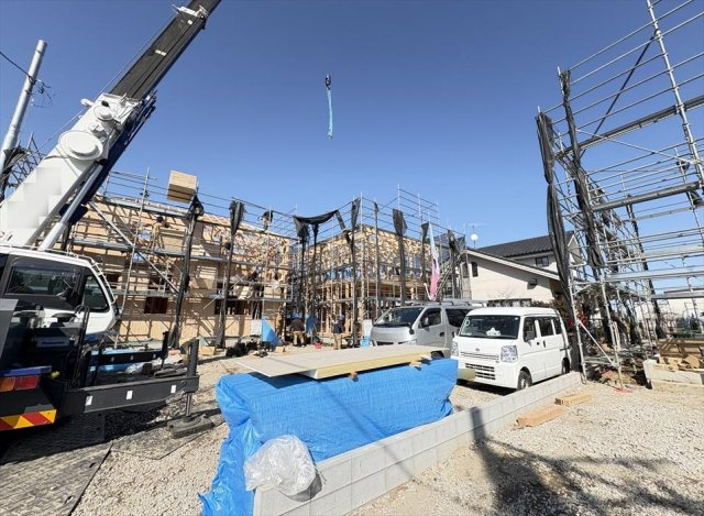 【外観】 | 富士見市下南畑　新築一戸建住宅　全3棟　(志木本店) | 販売現地／2026年3月5日撮影　
制震装置「SAFE365」搭載で永く安心してお住まいいただけます。