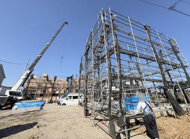 【外観】 | 富士見市下南畑　新築一戸建住宅　全3棟　(志木本店) | 販売現地／2026年3月5日撮影　
小中学校まで徒歩8分でお子様の通学も安心便利です。