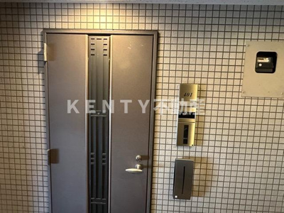 【玄関】 | レジデンス新蒲田スクエア | 収納もある玄関です