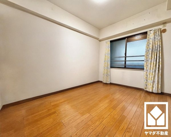 グランデュール鴨川テルス３番館の寝室|※本画像は空室時の写真を加工し、家具・小物等を撤去したイメージです。
実際の仕様とは異なる場合がございます。