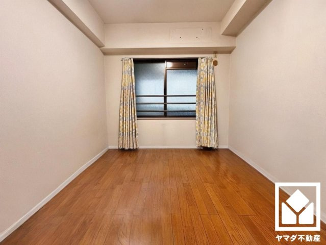 グランデュール鴨川テルス３番館の洋室|※本画像は空室時の写真を加工し、家具・小物等を撤去したイメージです。
実際の仕様とは異なる場合がございます。