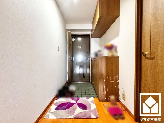 グランデュール鴨川テルス３番館の玄関