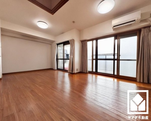 グランデュール鴨川テルス３番館の居間・リビング|※本画像は空室時の写真を加工し、家具・小物等を撤去したイメージです。
実際の仕様とは異なる場合がございます。