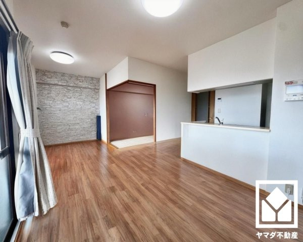 グランデュール鴨川テルス３番館の居間・リビング|※本画像は空室時の写真を加工し、家具・小物等を撤去したイメージです。
実際の仕様とは異なる場合がございます。