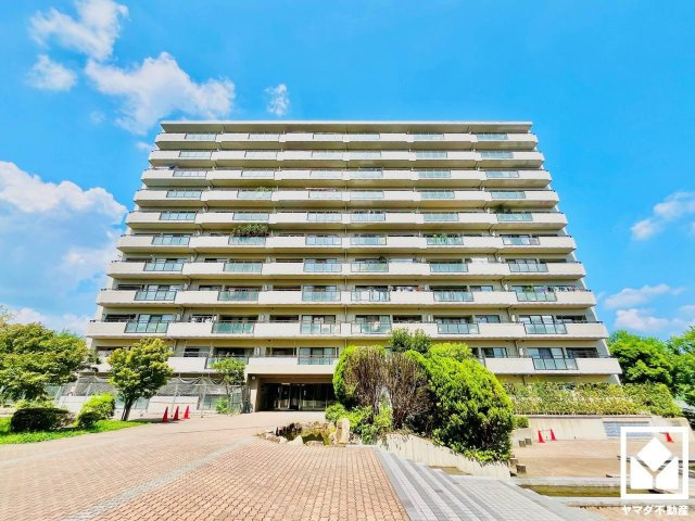 グランデュール鴨川テルス３番館の外観