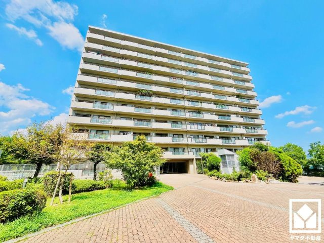 グランデュール鴨川テルス３番館のエントランス