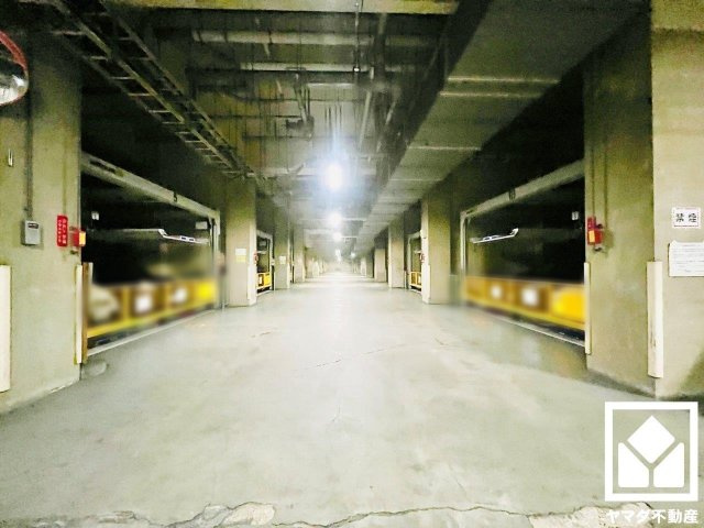 グランデュール鴨川テルス３番館の駐車場