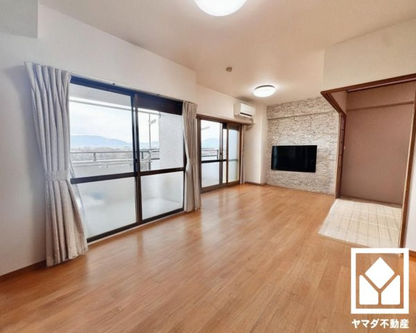 グランデュール鴨川テルス３番館の居間・リビング|※本画像は空室時の写真を加工し、家具・小物等を撤去したイメージです。
実際の仕様とは異なる場合がございます。