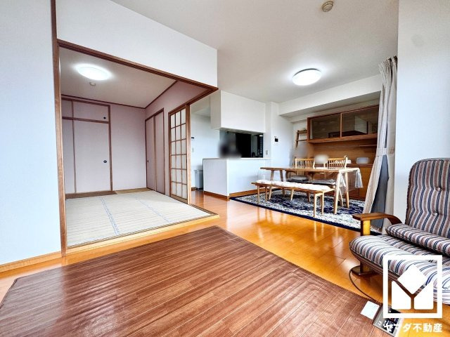 グランデュール鴨川テルス３番館の居間・リビング