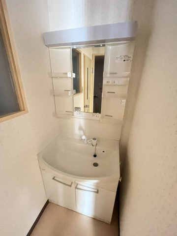 新町ベルメゾンの洗面所|※別号室参考写真です