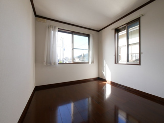 【洋室】 | 甲斐市富竹新田 セキスイハイム施工平成17年築中古 内装一新 | 2階　7帖洋室　南向きで明るいお部屋です。