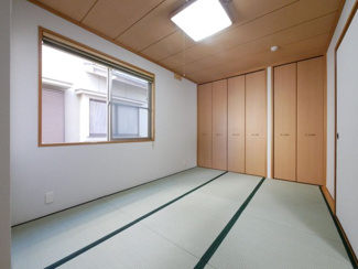 【和室】 | 甲斐市富竹新田 セキスイハイム施工平成17年築中古 内装一新 | 1階　6帖和室　板の間あり　収納豊富