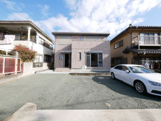 【外観】 | 甲斐市富竹新田 セキスイハイム施工平成17年築中古 内装一新 | カースペースは並列3台～4台駐車可能