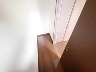 【収納】 | 甲斐市富竹新田 セキスイハイム施工平成17年築中古 内装一新 | 玄関脇の納戸