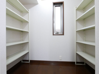 【キッチン】 | 甲斐市富竹新田 セキスイハイム施工平成17年築中古 内装一新 | キッチンパントリー