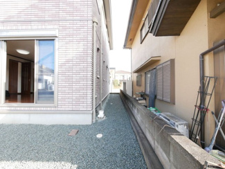 【周辺】 | 甲斐市富竹新田 セキスイハイム施工平成17年築中古 内装一新 | 敷地東側境界