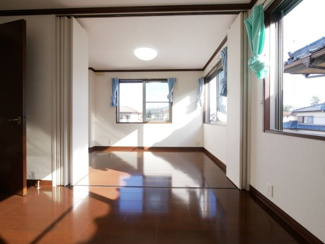 【洋室】 | 甲斐市富竹新田 セキスイハイム施工平成17年築中古 内装一新 | 2階　11帖洋室　パーテーションで区切れます。