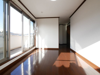 【洋室】 | 甲斐市富竹新田 セキスイハイム施工平成17年築中古 内装一新 | 2階　6.5帖洋室