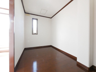 【収納】 | 甲斐市富竹新田 セキスイハイム施工平成17年築中古 内装一新 | 2階　6.5帖洋室付の納戸