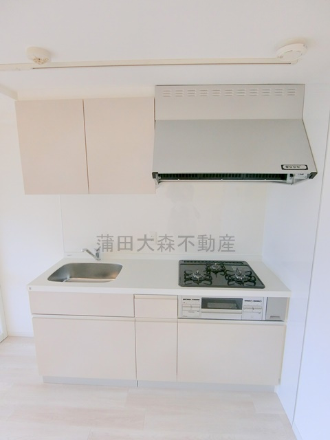 レジデンス新蒲田スクエアのキッチン|3口ガスグリル付システムキッチン　