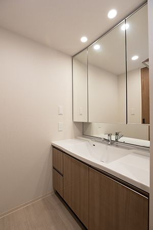 アビティグランデ砧　（Ｃ棟）の洗面所|■キャビネット収納付きの独立洗面台