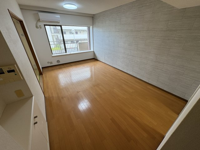 潮ハイツの居間・リビング