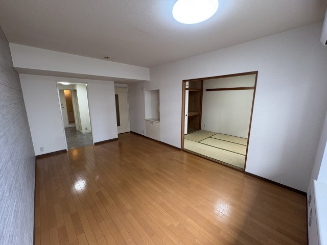 潮ハイツの居間・リビング