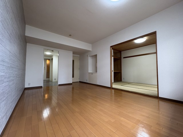 潮ハイツの居間・リビング