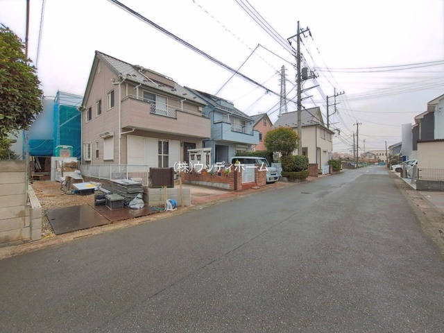 春日部市豊野町1丁目　新築一戸建ての前面道路含む現地写真