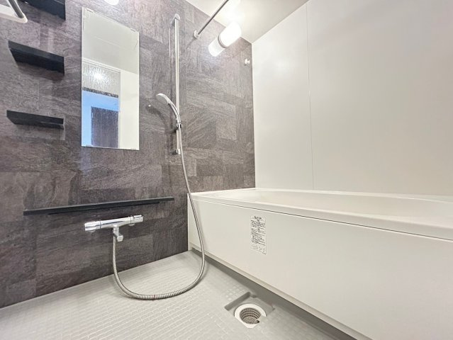 MIRAIMOスクエアの浴室