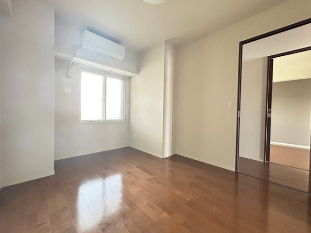 MIRAIMOスクエアの洋室