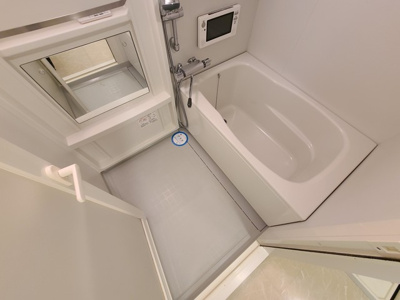 【浴室】 | アーバンフラッツ西中島 | 湯船に浸かりしっかり疲れを癒して下さい