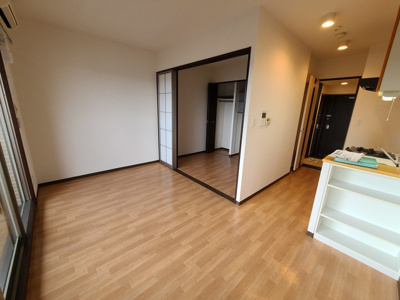 【居間・リビング】 | アーバンフラッツ西中島 | 広々としたリビングです