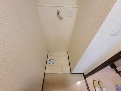 【設備】 | アーバンフラッツ西中島 | 室内に洗濯機置き場があります