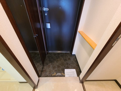 【玄関】 | アーバンフラッツ西中島 | 綺麗な玄関です