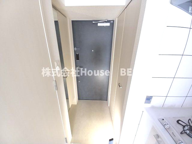 プロヴィスタ神戸三宮EASTの玄関