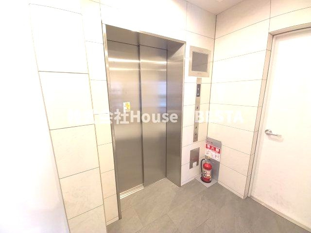 プロヴィスタ神戸三宮EASTのロビー