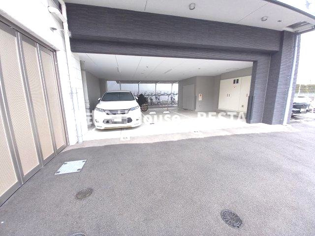 プロヴィスタ神戸三宮EASTの駐車場