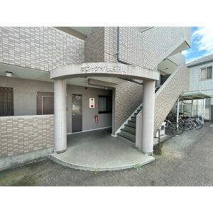 サン・ケイ長谷川のエントランス