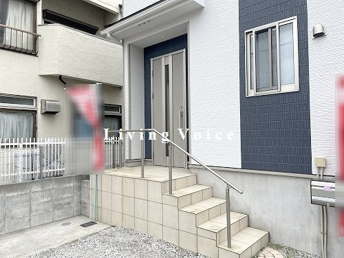 【玄関】 | 【仲介手数料０円】藤沢市高倉　中古一戸建て | 藤沢市高倉　中古一戸建て