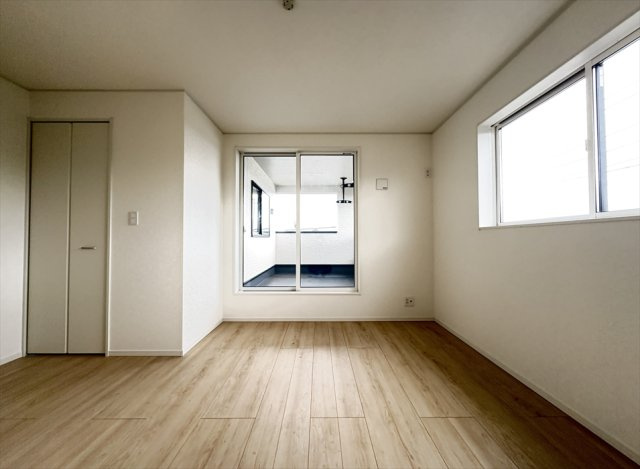 【洋室】 | 富士見市下南畑　新築一戸建住宅　全3棟　(志木本店) | 7.5帖のゆとりある主寝室