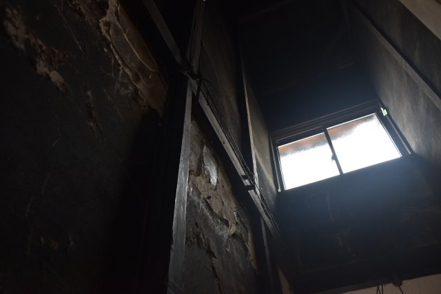 京都紫野 まちに愛される、すっぴん京町家の内装|通り庭のトップライト。優しい光が差し込みます