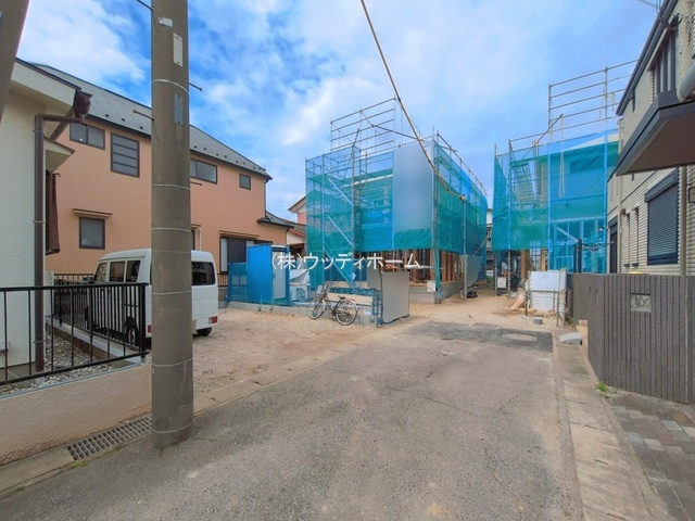 春日部市備後東20期　新築一戸建て　1号棟の前面道路含む現地写真