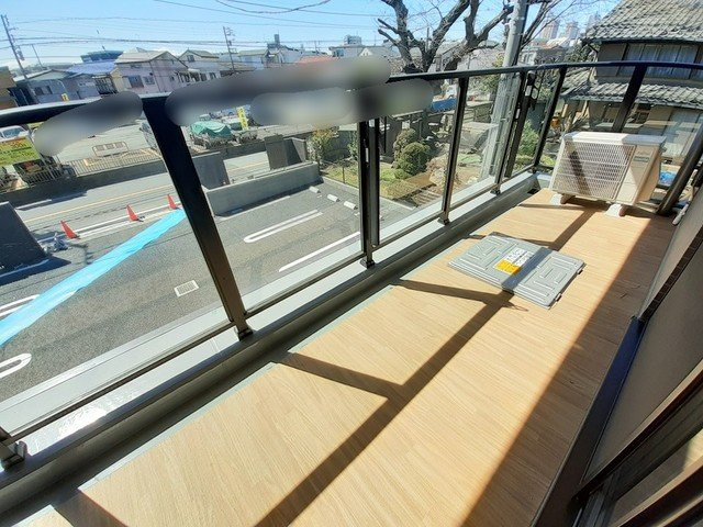 天神台ヒルズのバルコニー|暖かな日差しのふりそそぐバルコニー