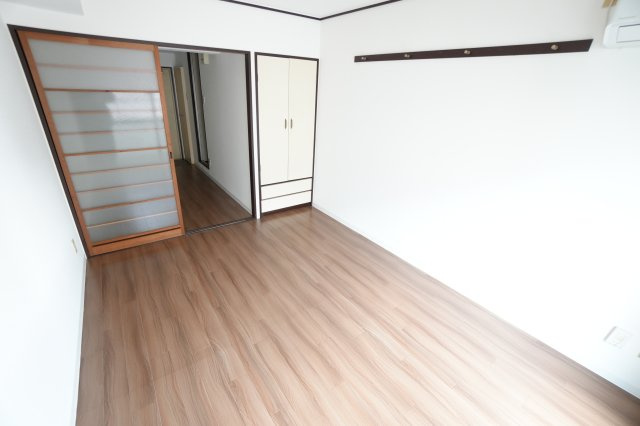 北岡ビルの居間・リビング